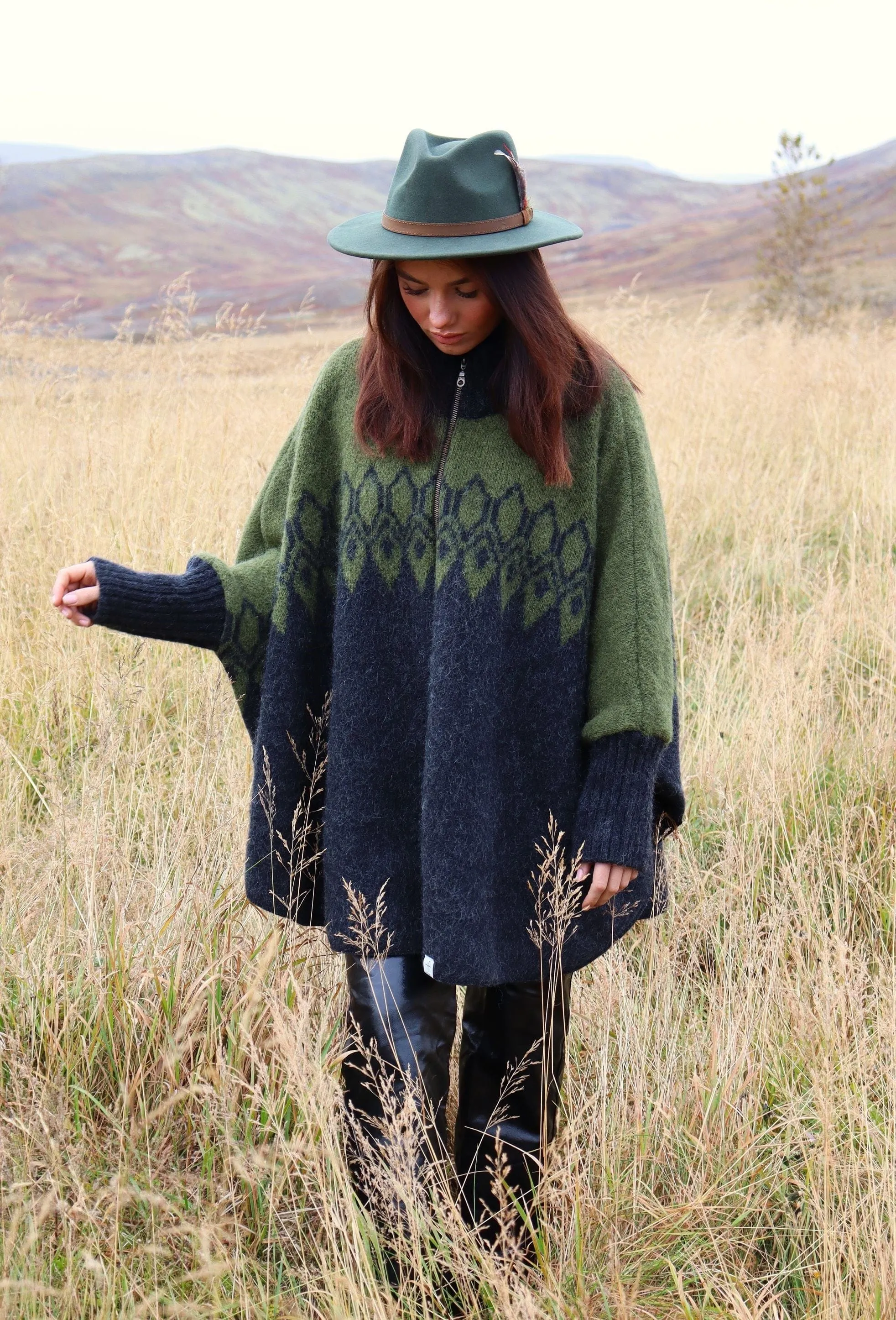 Funnel Neck Woolen Poncho Jacket Green  - Ísar